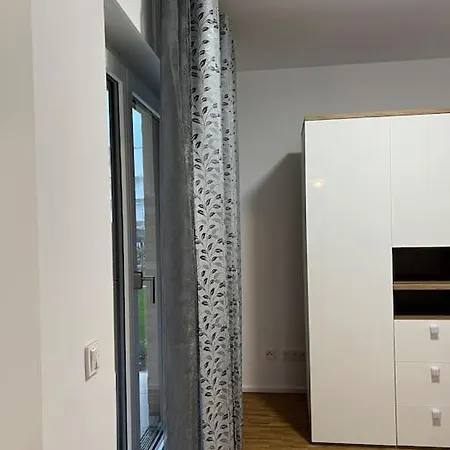 Three Bedroom In Centre With A Grand Garden Apartment Frankfurt am Main