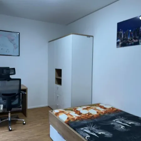 Apartment Three Bedroom In Centre With A Grand Garden Frankfurt am Main