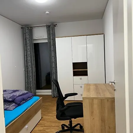 Appartement Three Bedroom In Centre With A Grand Garden