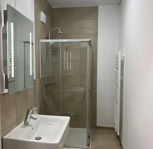 Three Bedroom In Centre With A Grand Garden * Φραγκφούρτη