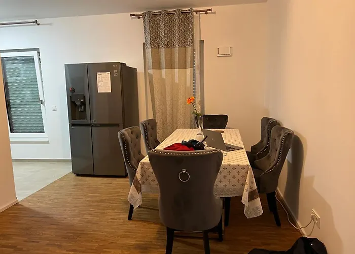 Three Bedroom In Centre With A Grand Garden