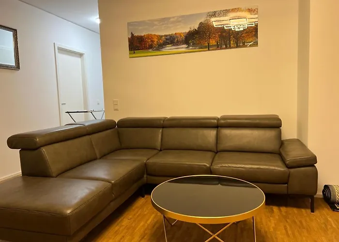 Three Bedroom In Centre With A Grand Garden