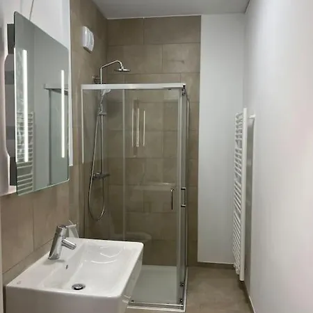Three Bedroom In Centre With A Grand Garden * פרנקפורט