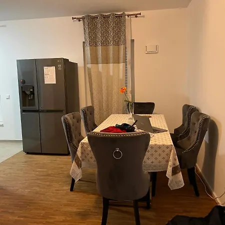 Three Bedroom In Centre With A Grand Garden