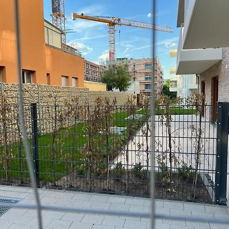 Three Bedroom In Centre With A Grand Garden Φραγκφούρτη